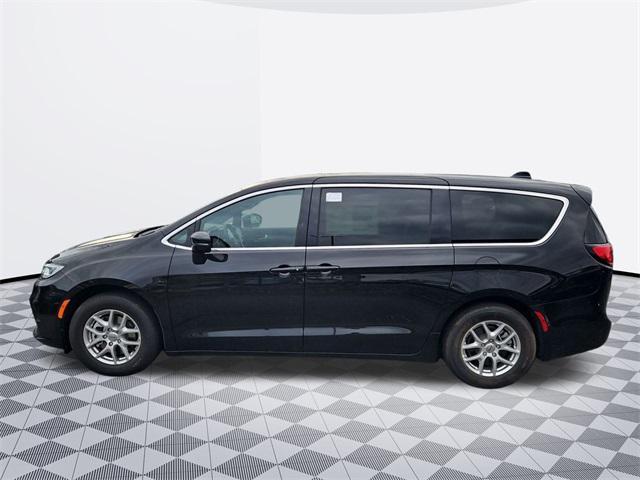 new 2025 Chrysler Pacifica car, priced at $47,692