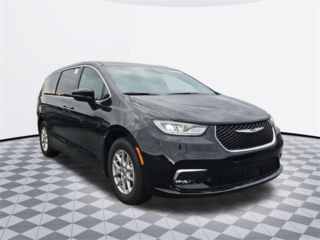 new 2025 Chrysler Pacifica car, priced at $47,692