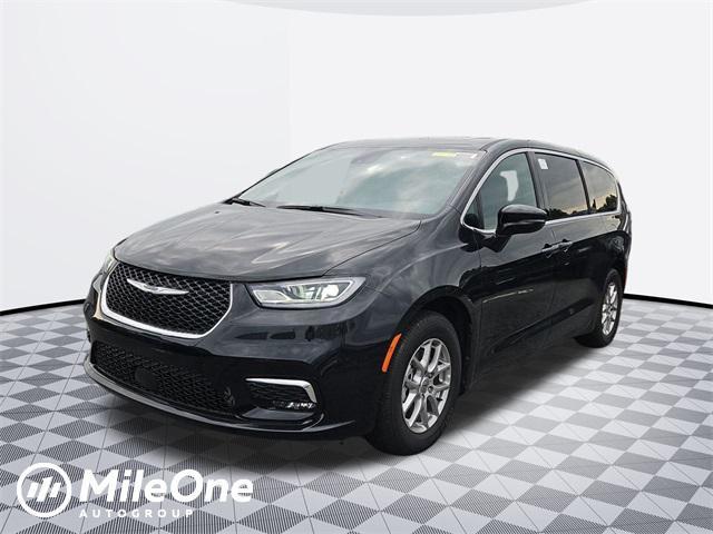 new 2025 Chrysler Pacifica car, priced at $47,692