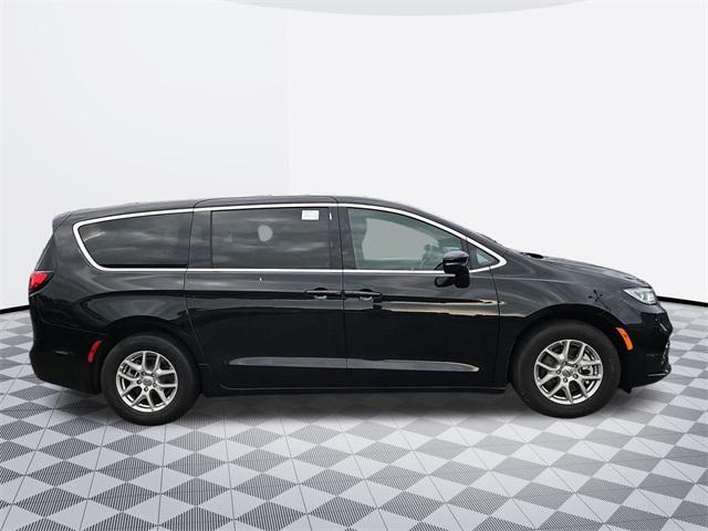 new 2025 Chrysler Pacifica car, priced at $47,692