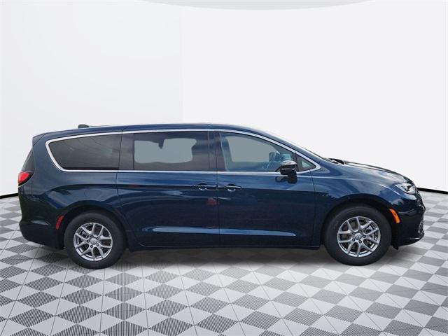 new 2025 Chrysler Pacifica car, priced at $41,947