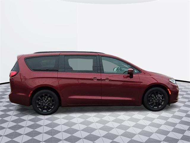 used 2021 Chrysler Pacifica car, priced at $22,500