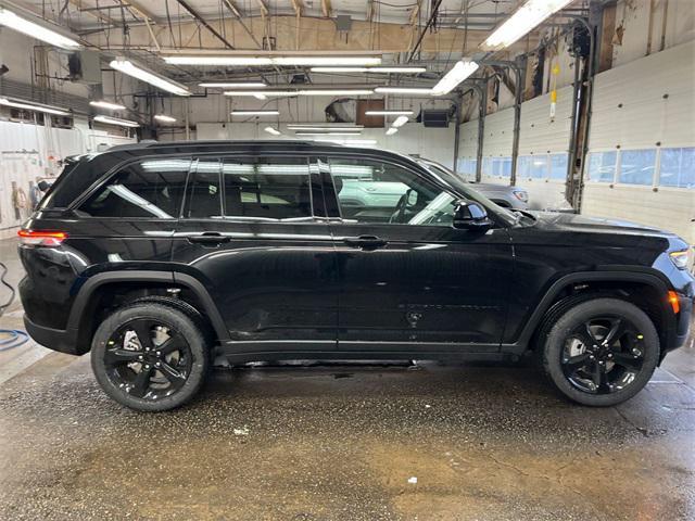 new 2025 Jeep Grand Cherokee car, priced at $42,063