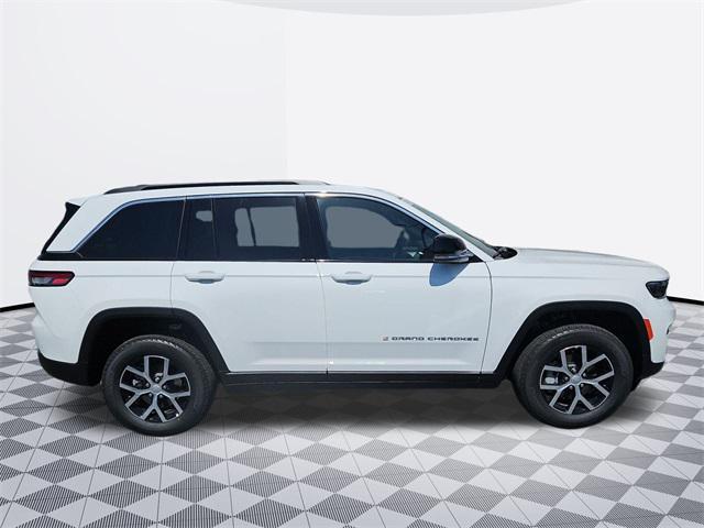 new 2025 Jeep Grand Cherokee car, priced at $43,669