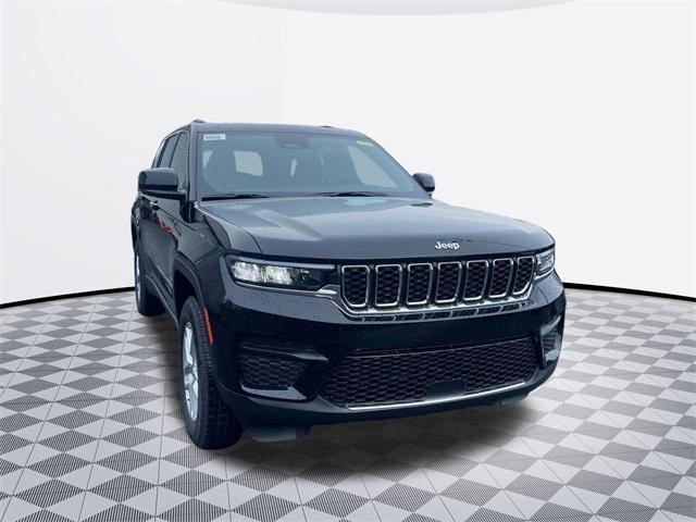 new 2025 Jeep Grand Cherokee car, priced at $40,532