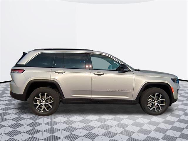 new 2025 Jeep Grand Cherokee car, priced at $46,638