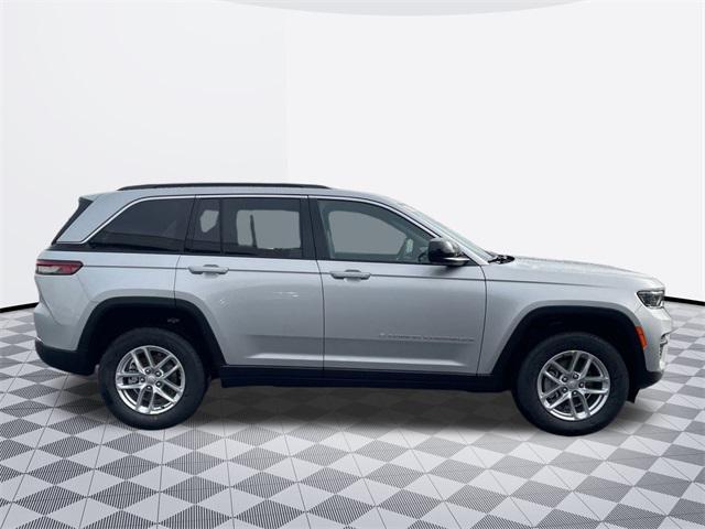 new 2025 Jeep Grand Cherokee car, priced at $40,471