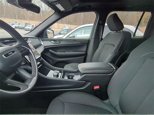 new 2025 Jeep Grand Cherokee car, priced at $38,061