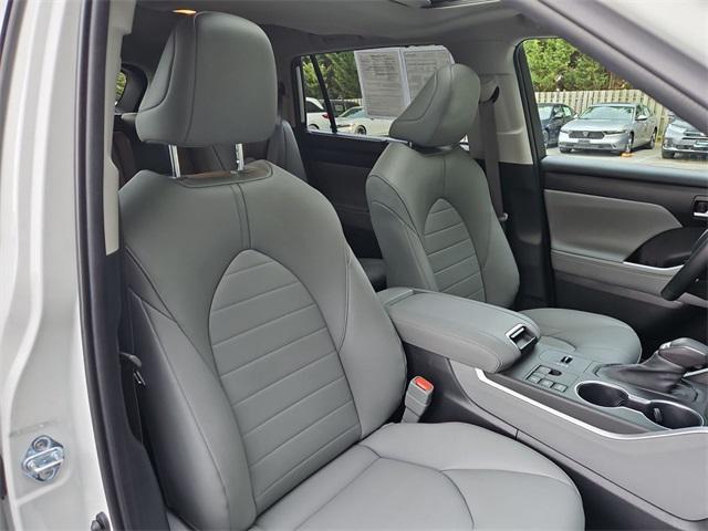 used 2023 Toyota Highlander Hybrid car, priced at $40,000