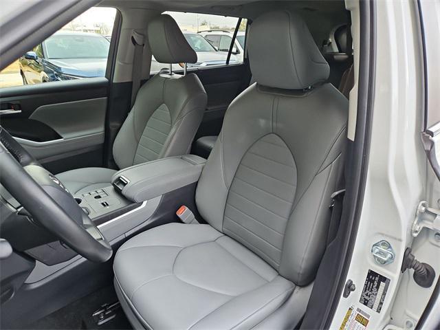 used 2023 Toyota Highlander Hybrid car, priced at $40,000
