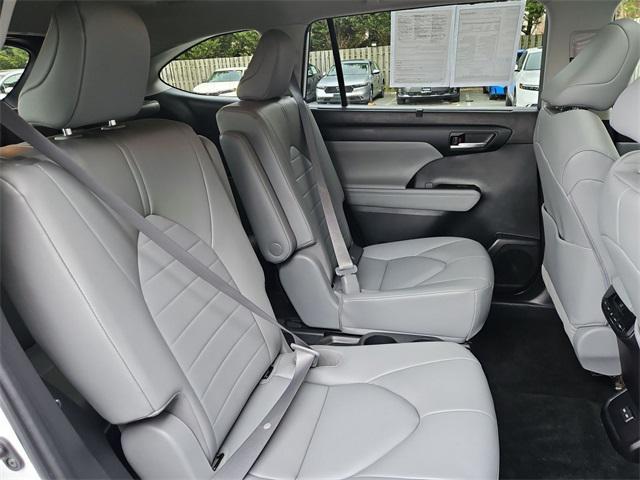 used 2023 Toyota Highlander Hybrid car, priced at $40,000
