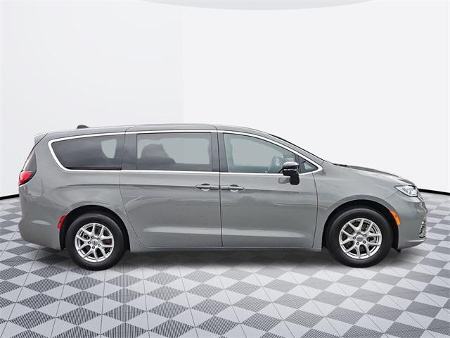 used 2025 Chrysler Pacifica car, priced at $36,000