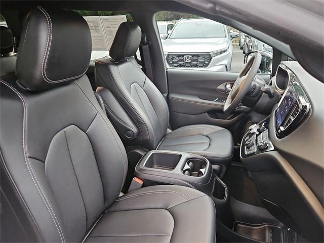 used 2025 Chrysler Pacifica car, priced at $36,000
