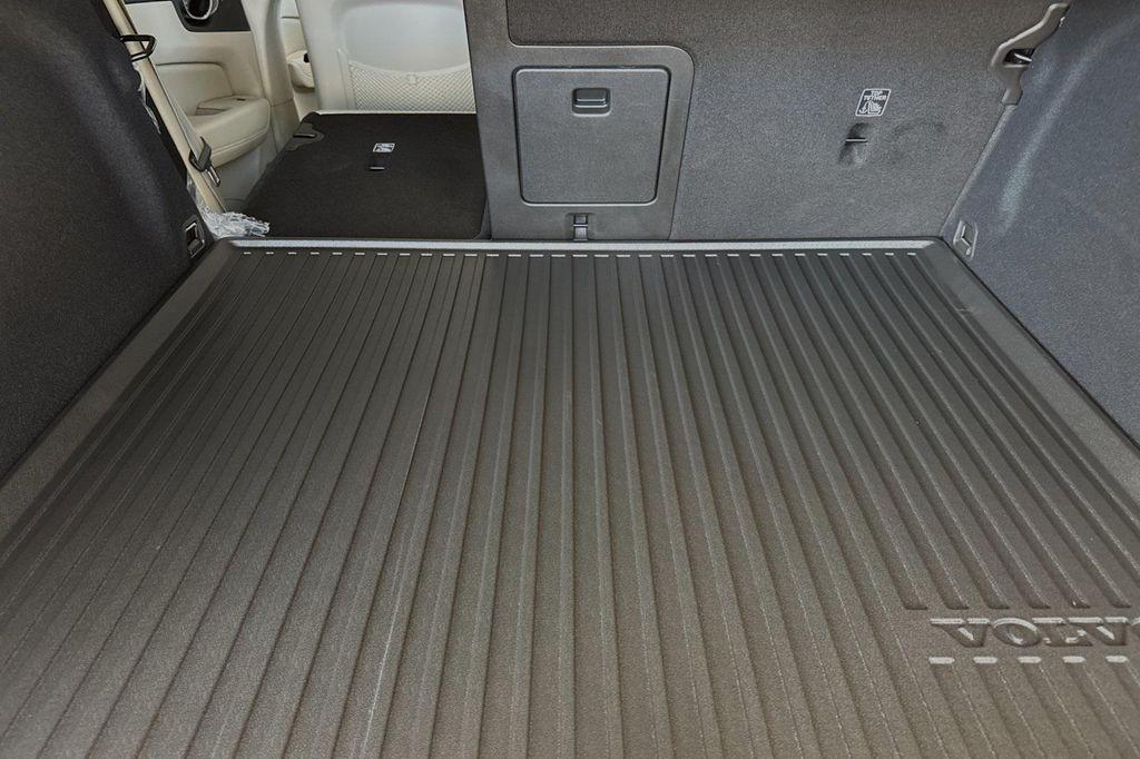 new 2025 Volvo XC60 car, priced at $38,275