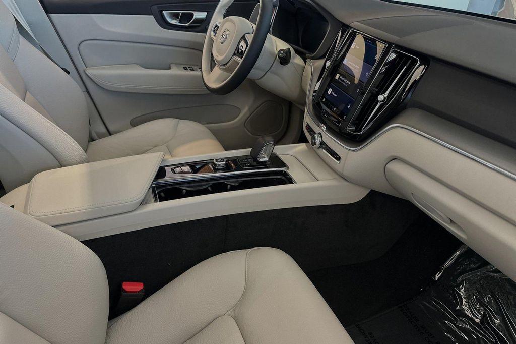 new 2025 Volvo XC60 car, priced at $38,275
