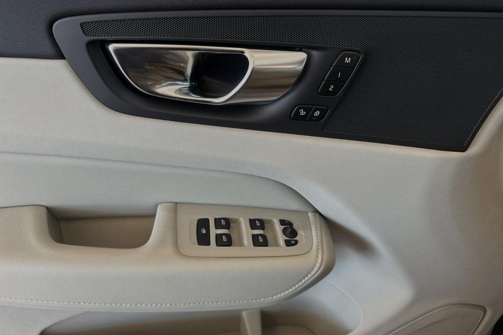 new 2025 Volvo XC60 car, priced at $38,275