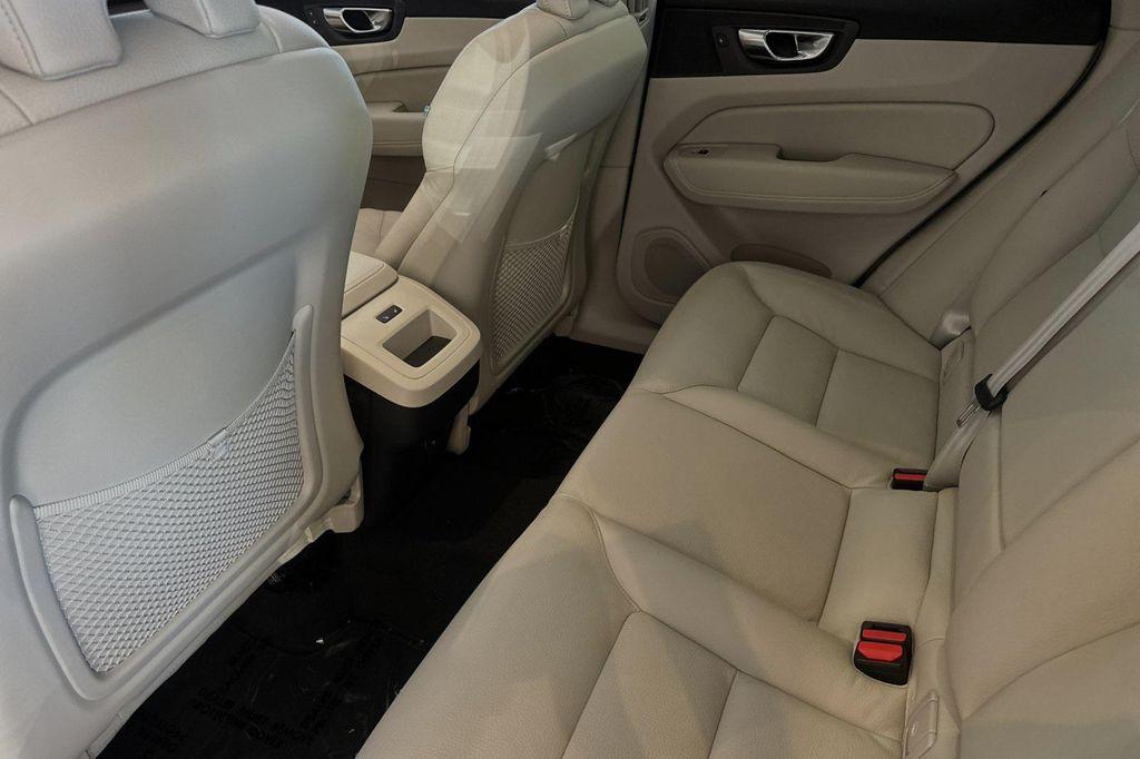 new 2025 Volvo XC60 car, priced at $38,275