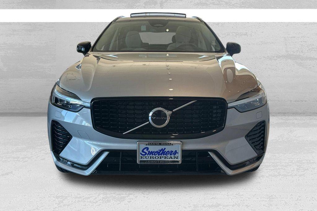 new 2025 Volvo XC60 car, priced at $38,275