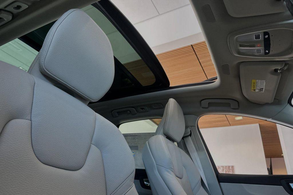 new 2025 Volvo XC60 car, priced at $38,275