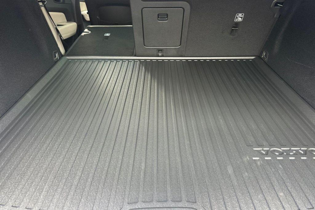 new 2026 Volvo XC60 car, priced at $58,015