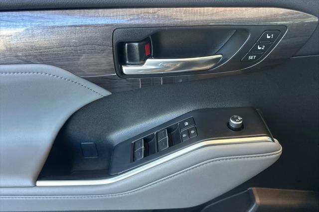 used 2022 Toyota Highlander Hybrid car, priced at $47,265