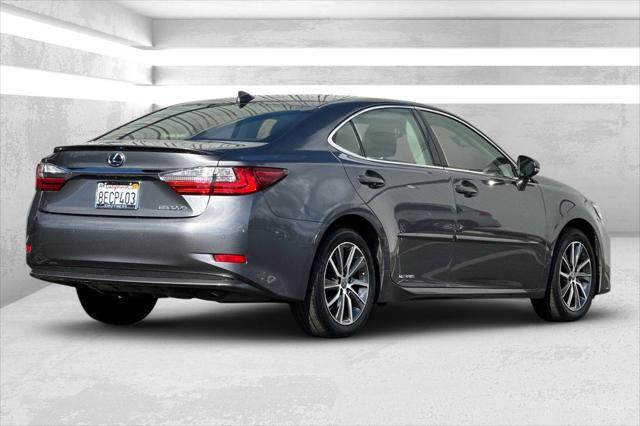 used 2018 Lexus ES 300h car, priced at $24,618