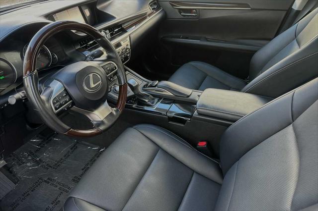 used 2018 Lexus ES 300h car, priced at $24,618