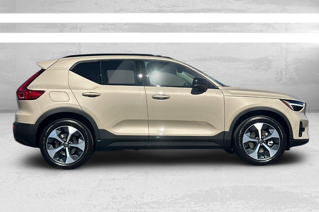 new 2025 Volvo XC40 car, priced at $48,900