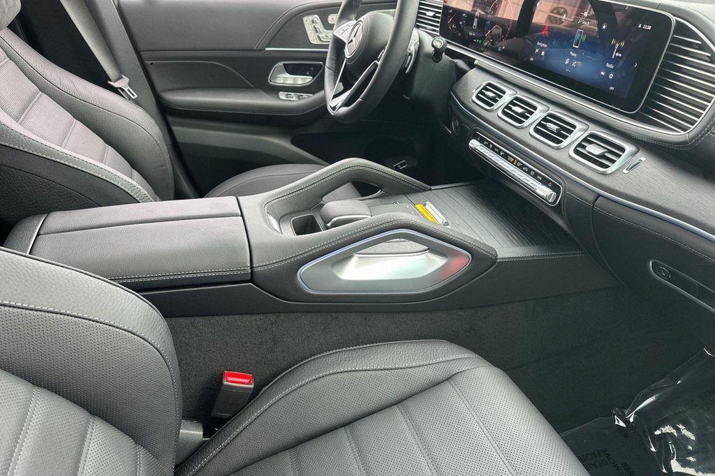 new 2025 Mercedes-Benz GLE 450 car, priced at $89,890