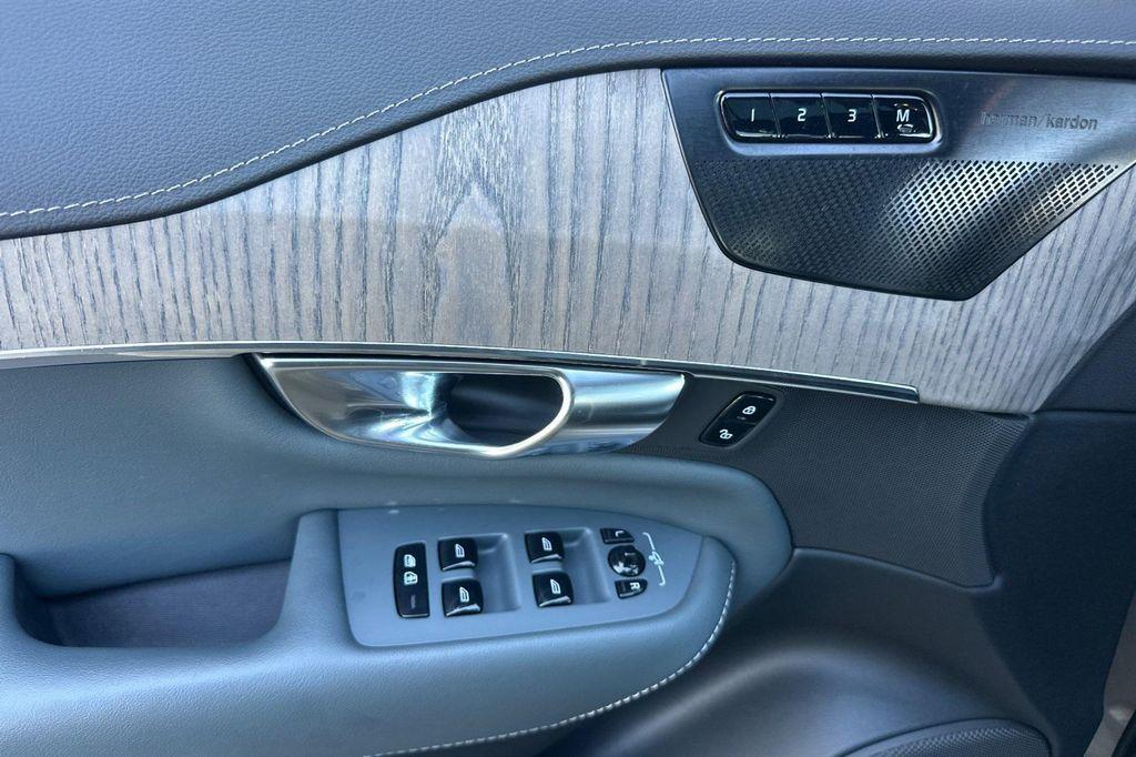 used 2022 Volvo XC90 Recharge Plug-In Hybrid car