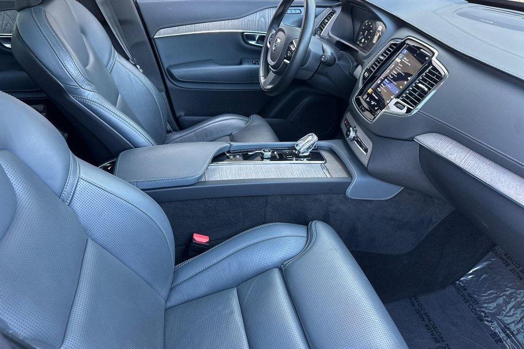 used 2022 Volvo XC90 Recharge Plug-In Hybrid car