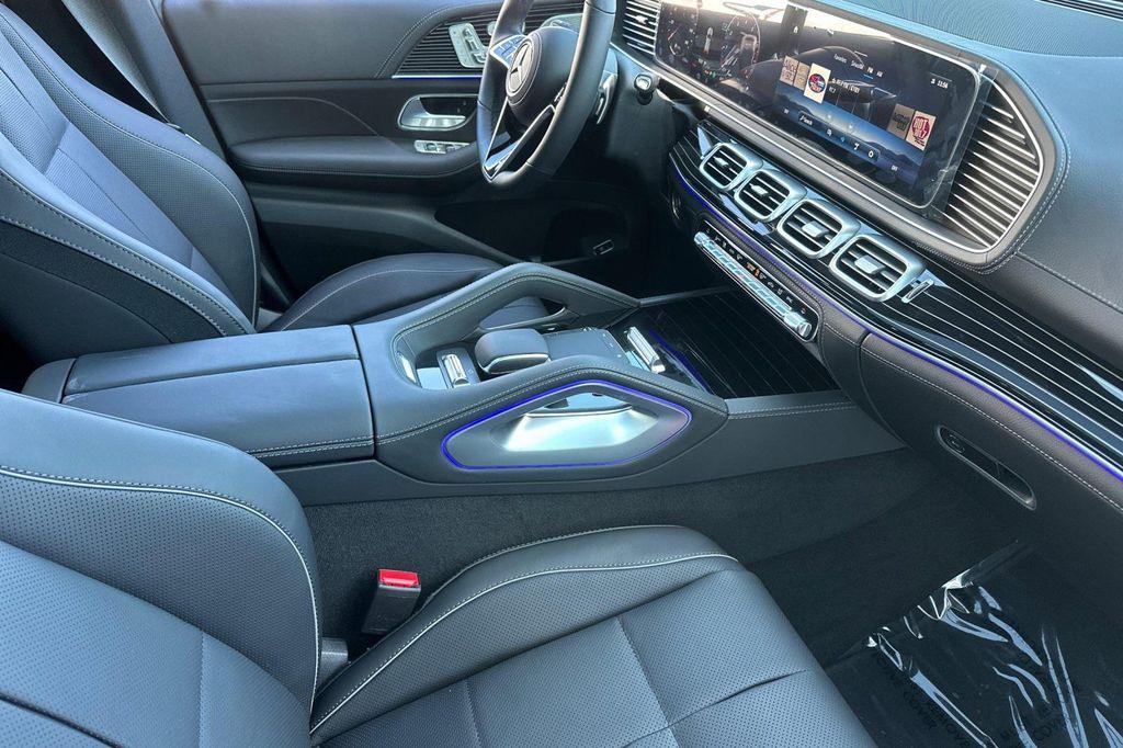 new 2025 Mercedes-Benz GLE 580 car, priced at $102,990