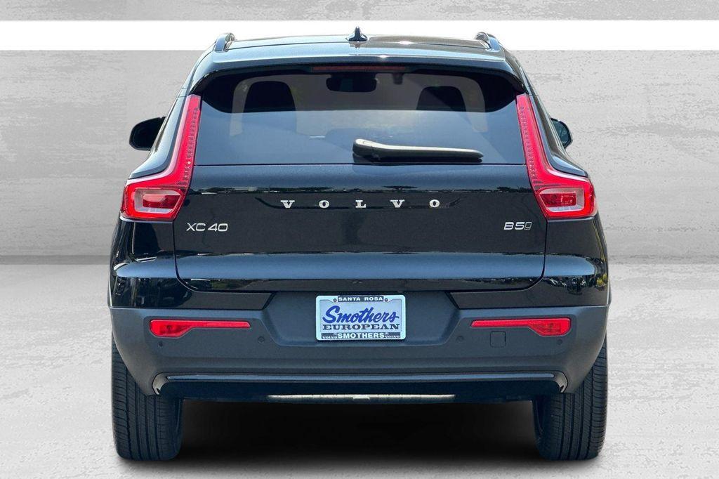 new 2025 Volvo XC40 car, priced at $46,335