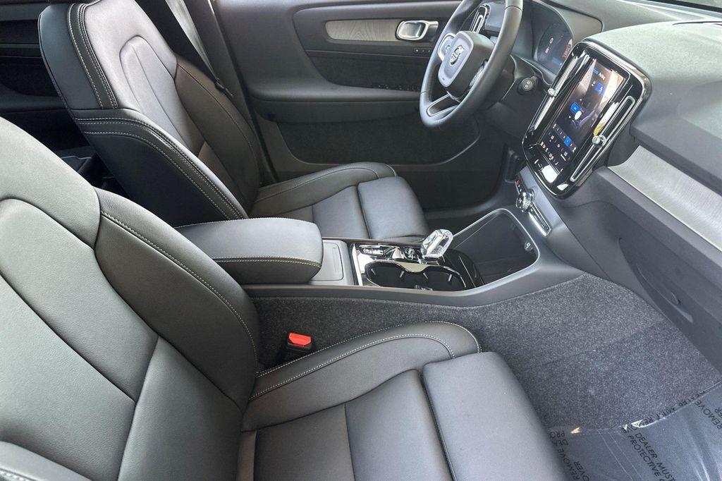 new 2025 Volvo XC40 car, priced at $46,335