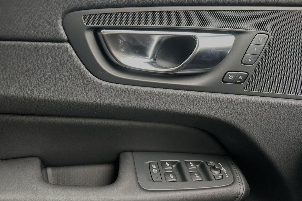 new 2025 Volvo XC60 car, priced at $43,725