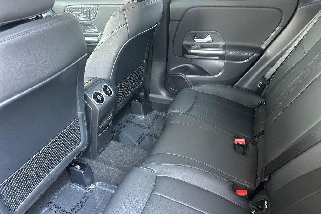 new 2025 Mercedes-Benz GLA 250 car, priced at $47,295