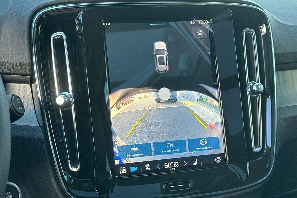 new 2025 Volvo XC40 car, priced at $44,035