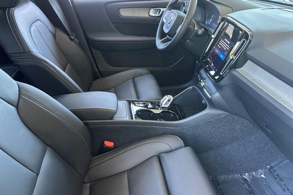new 2025 Volvo XC40 car, priced at $46,335