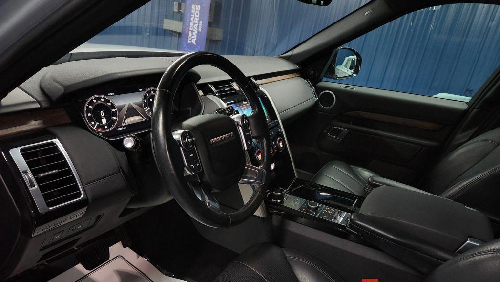 used 2018 Land Rover Discovery car, priced at $17,435