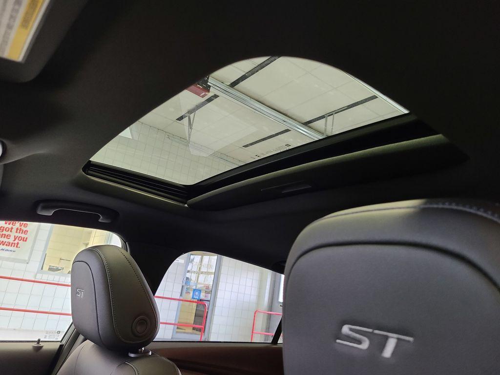 new 2025 Buick Envista car, priced at $27,125