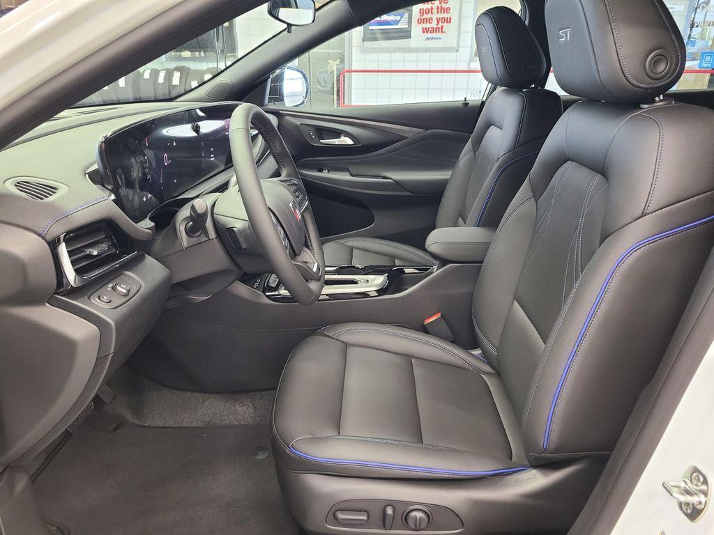new 2025 Buick Envista car, priced at $27,168