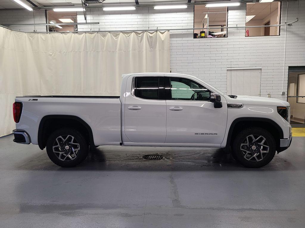 new 2025 GMC Sierra 1500 car, priced at $52,040