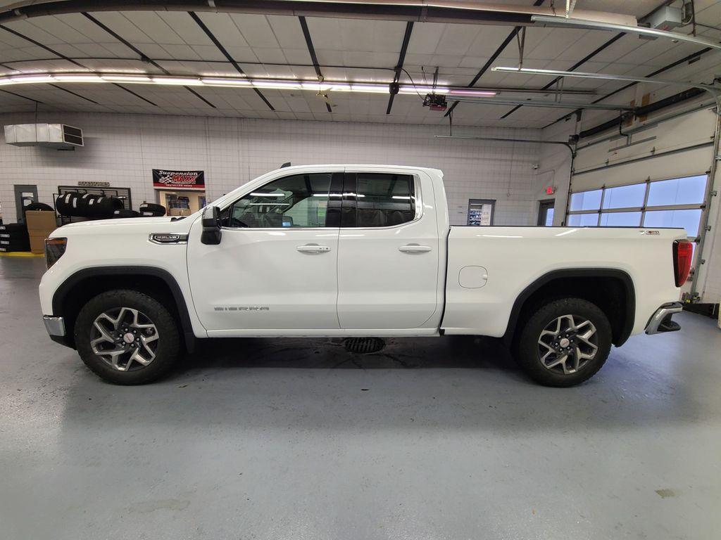 new 2025 GMC Sierra 1500 car, priced at $52,040