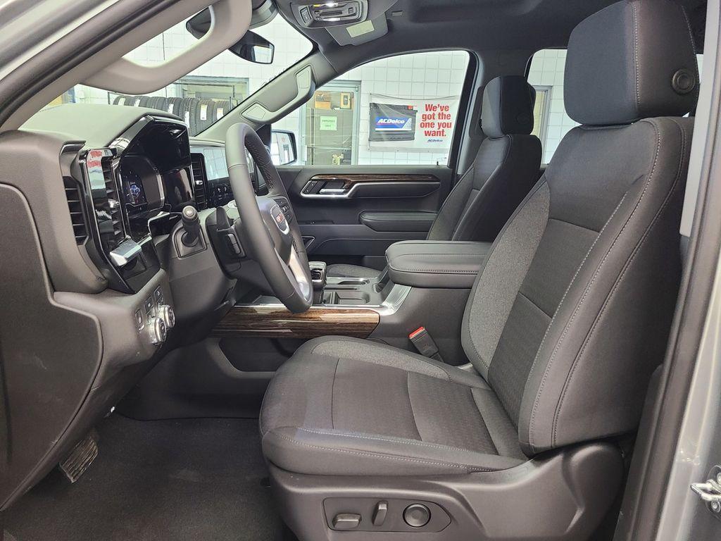 new 2025 GMC Sierra 1500 car, priced at $57,546
