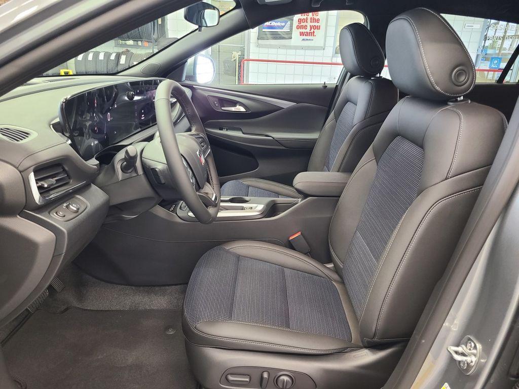 new 2025 Buick Envista car, priced at $25,479