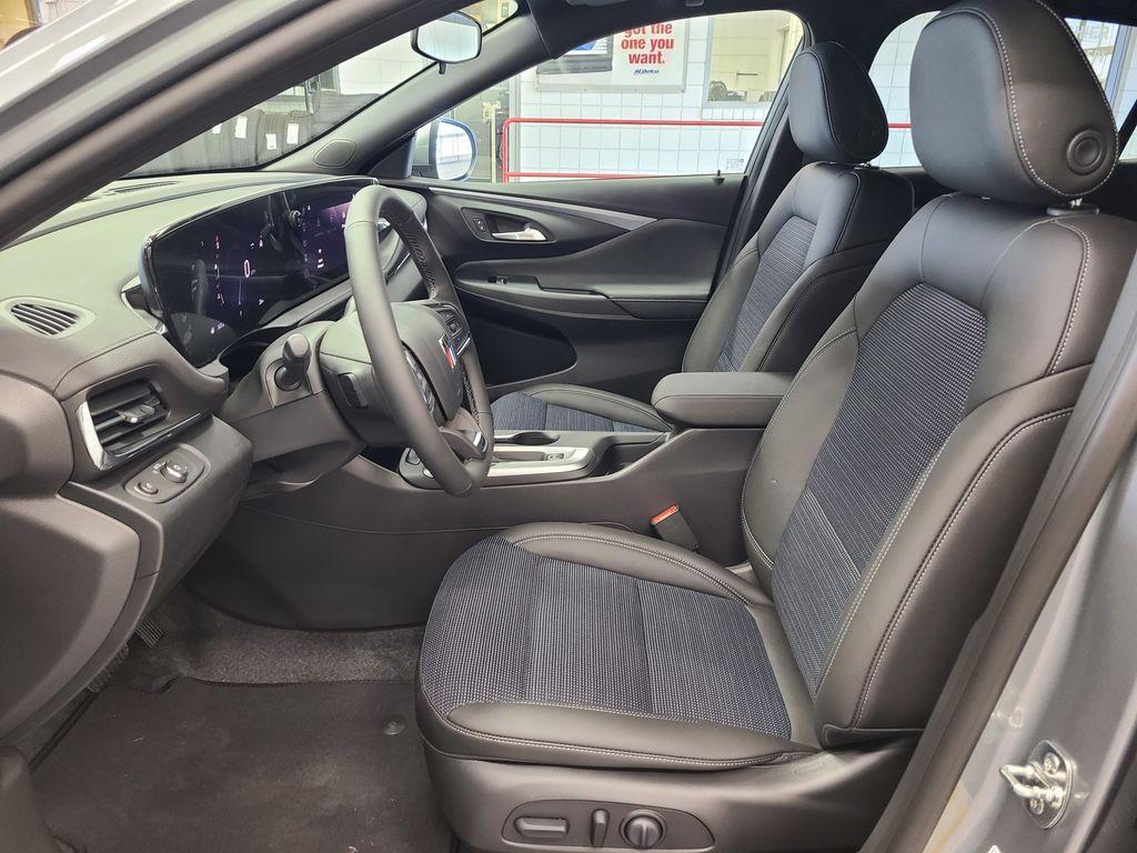 new 2025 Buick Envista car, priced at $26,280