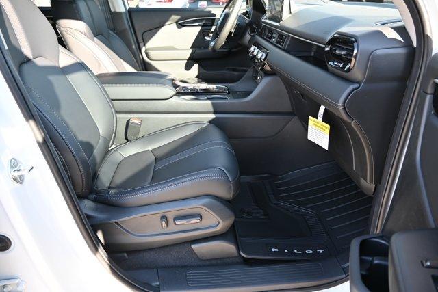 new 2025 Honda Pilot car, priced at $49,766