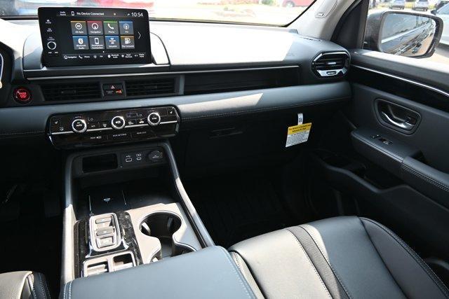 new 2025 Honda Pilot car, priced at $49,294