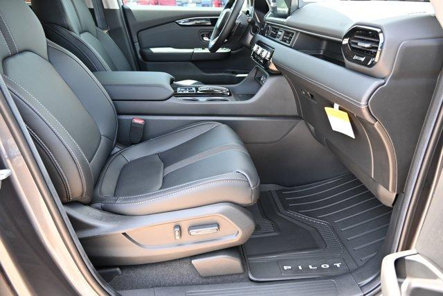 new 2025 Honda Pilot car, priced at $46,276
