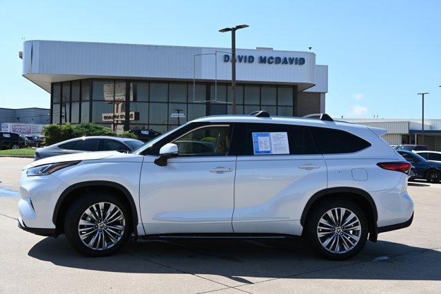 used 2022 Toyota Highlander car, priced at $40,990